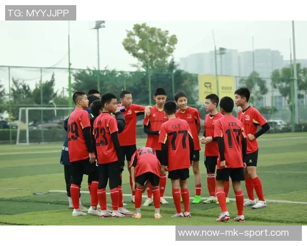 足球花式绕球技巧揭秘让你轻松掌握炫酷技巧提升球场魅力